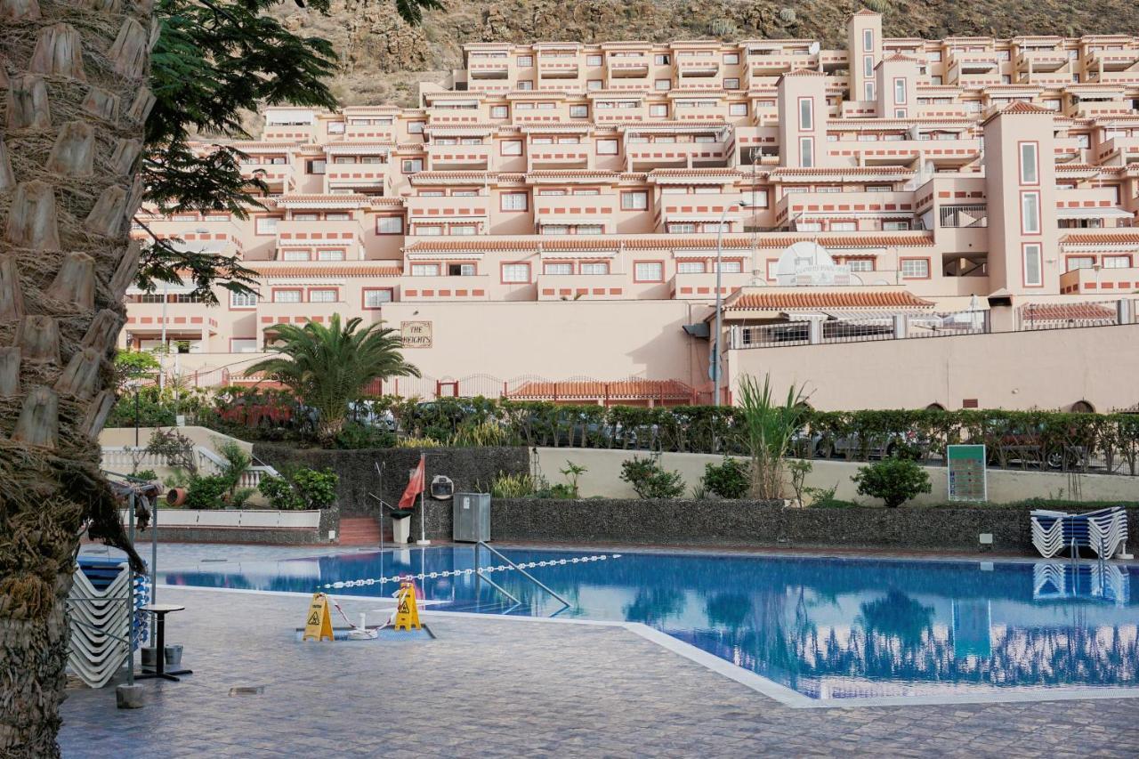 Great View, Heated Pool, Cool Design - Castle Harbour In Los Cristianos Apartman Los Cristianos  Kültér fotó